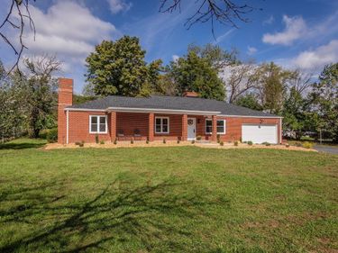 10840 RAWLEY PIKE, HINTON, VA 22831