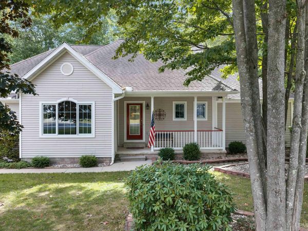 43 Sandy Lane, Gladstone, MI 49837