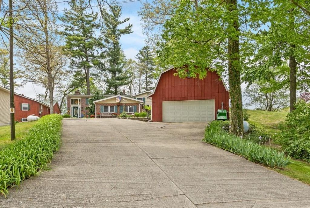 875 Bruce Drive, Middleville, MI 49333 Main Photo