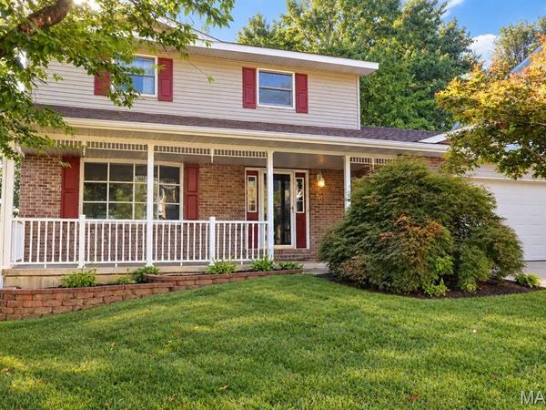 30 Williamsburg Lane, Glen Carbon, IL 62034