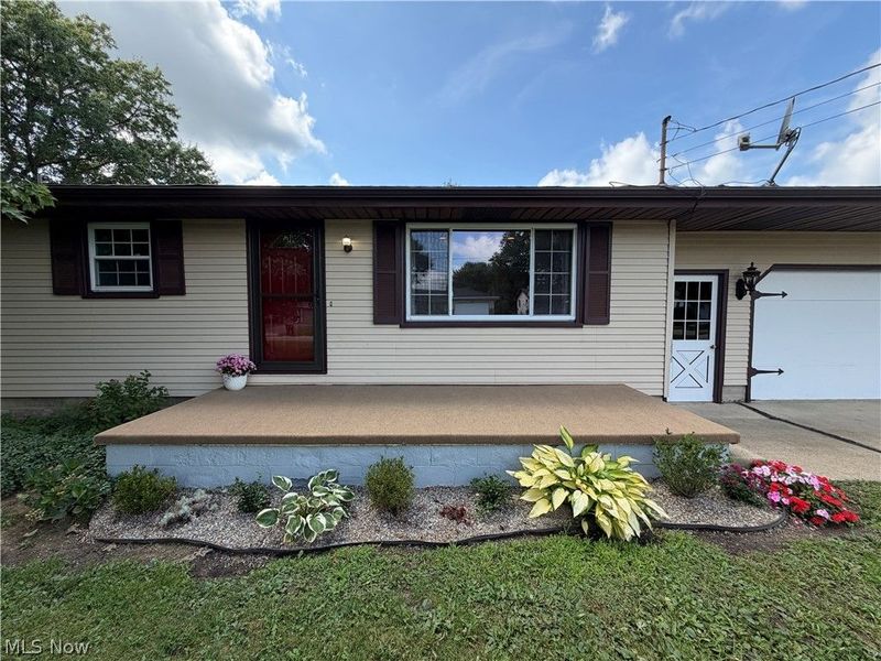 184 Circle View Drive, New Middletown, OH 44442 Photo 1