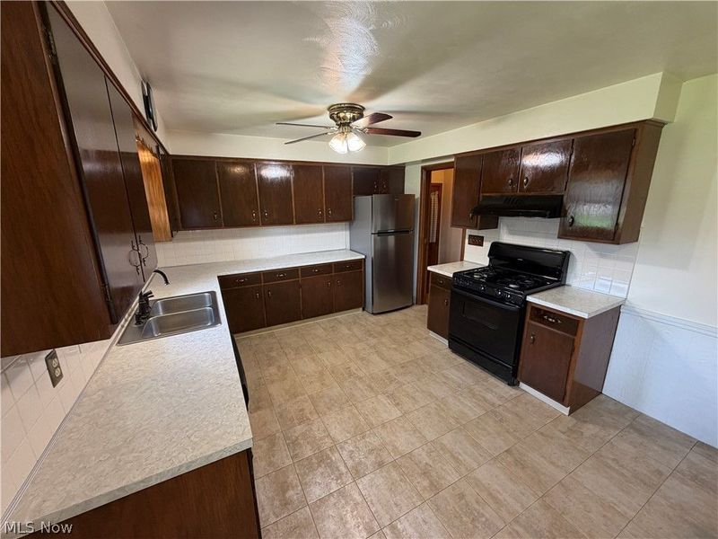 184 Circle View Drive, New Middletown, OH 44442 Photo 12