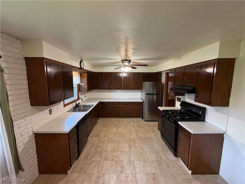 184 Circle View Drive, New Middletown, OH 44442 Photo 3