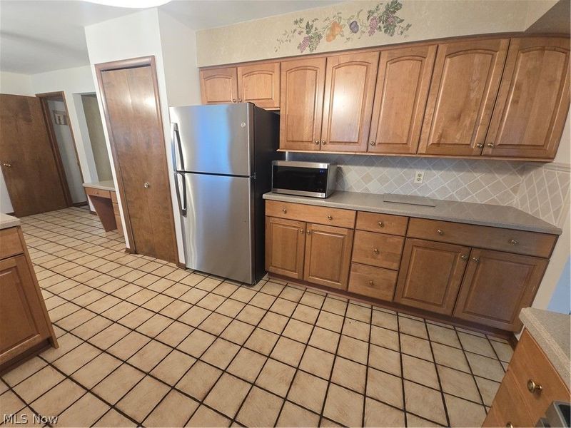 187 Crestview Drive, Elyria, OH 44035 Photo 6