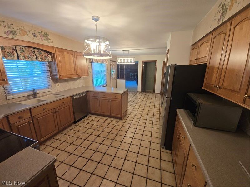 187 Crestview Drive, Elyria, OH 44035 Photo 7