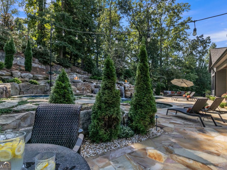 Property Image 100