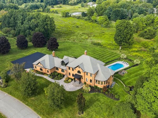 3 Wyndemere Dr, Southborough, MA 01772
