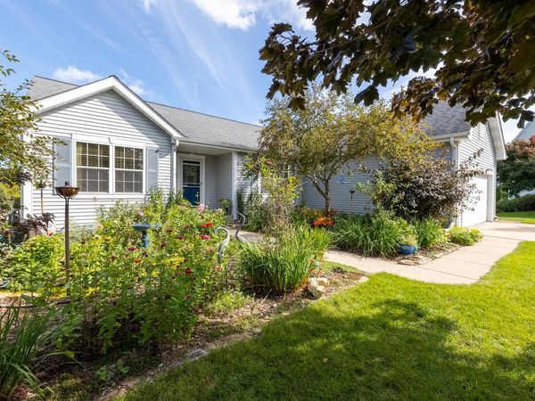 643 Riverwood LANE, West Bend, WI 53095