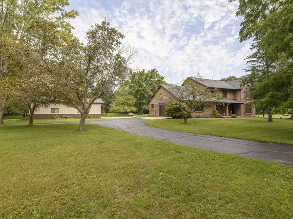 S38W34010 County Road D, Dousman, WI 53118
