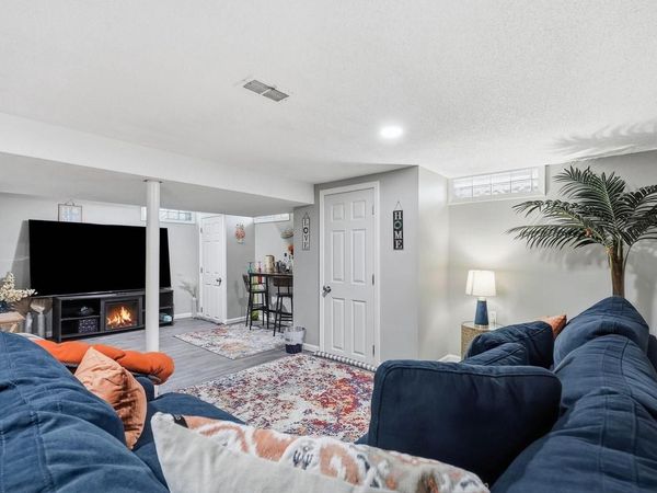 5800 W Vienna AVENUE, Milwaukee, WI 53216