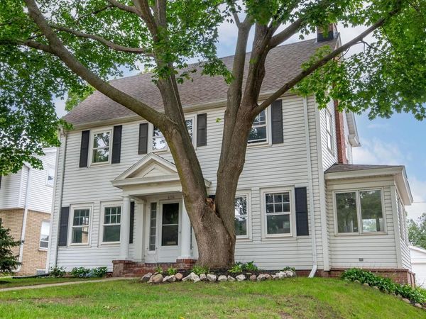 6836 W Wisconsin AVENUE, Wauwatosa, WI 53213
