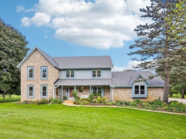 W284N3580 Old North Shore DRIVE, Pewaukee, WI 53072