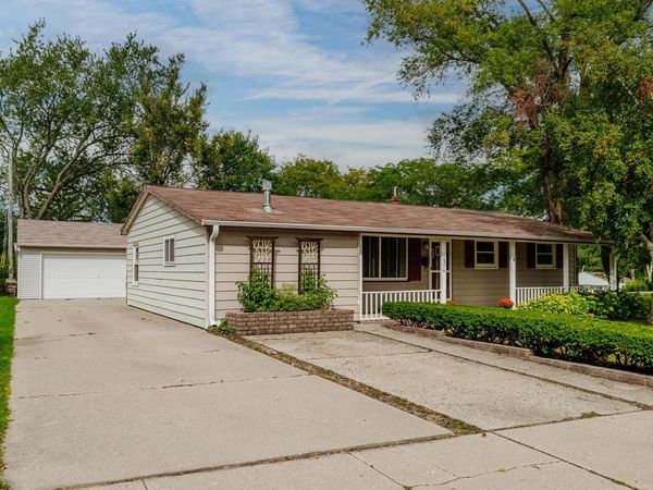 1376 Aldoro DRIVE, Waukesha, WI 53188