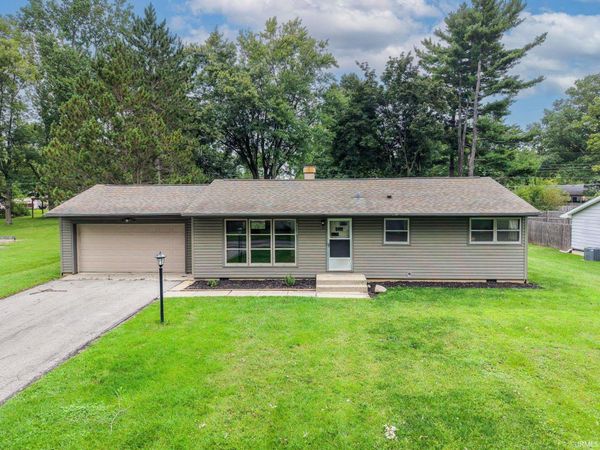 1928 Graham Drive, Fort Wayne, IN 46818