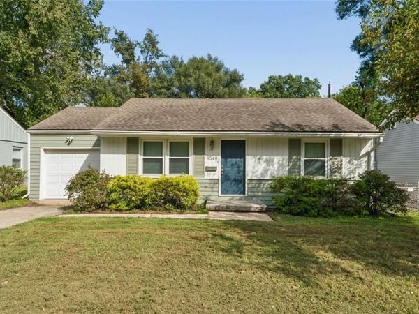 8549 Wornall Road, Kansas City, MO 64114