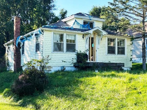 1222 Knapp Street, Jackson, MI 49203