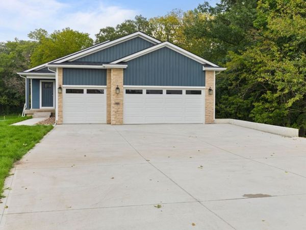 505 NE Madison Avenue, Elkhart, IA 50073