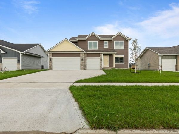 407 NE Madison Avenue, Elkhart, IA 50073