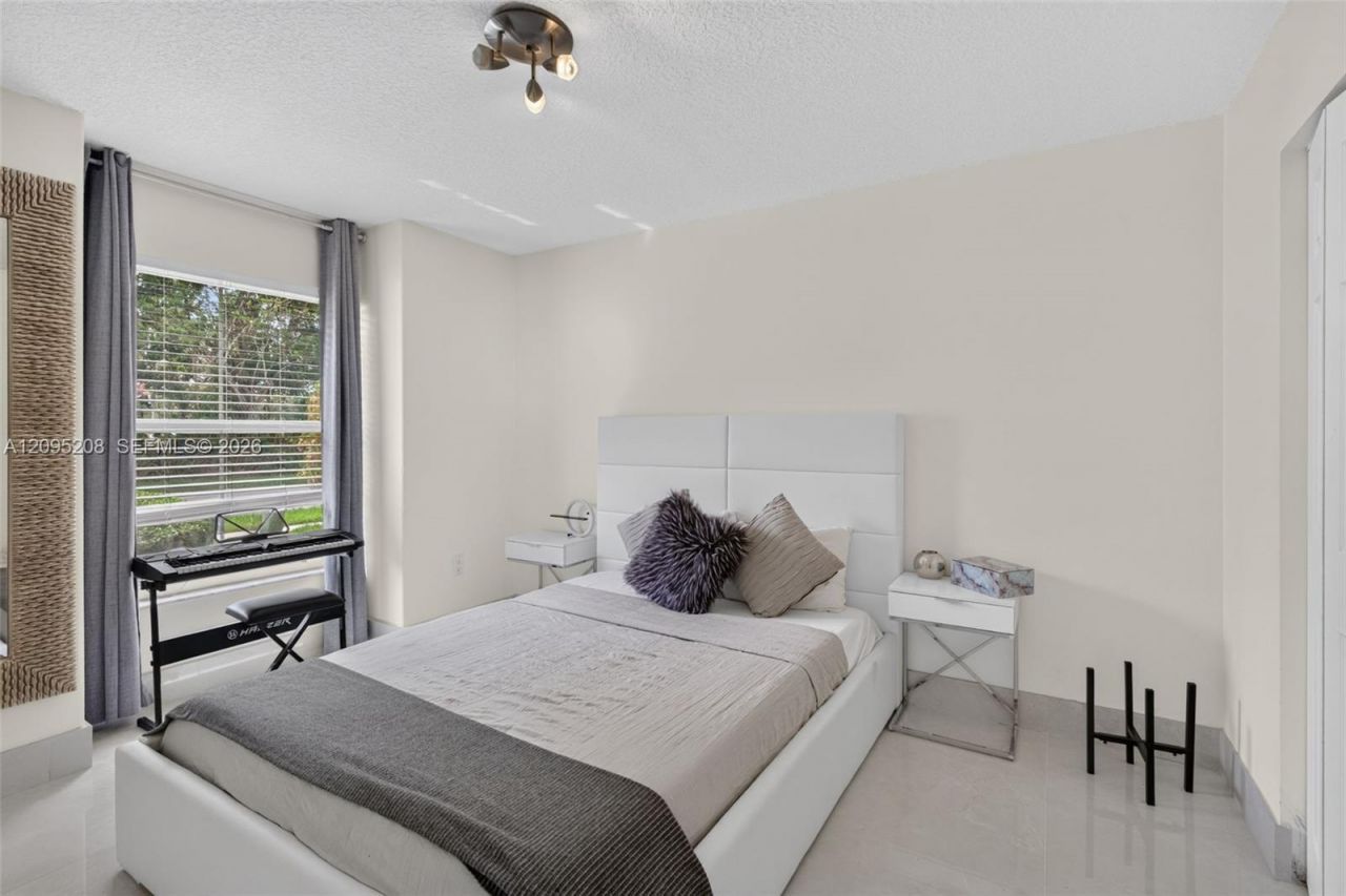19367 NW 23rd St , Pembroke Pines, FL 33029 Photo