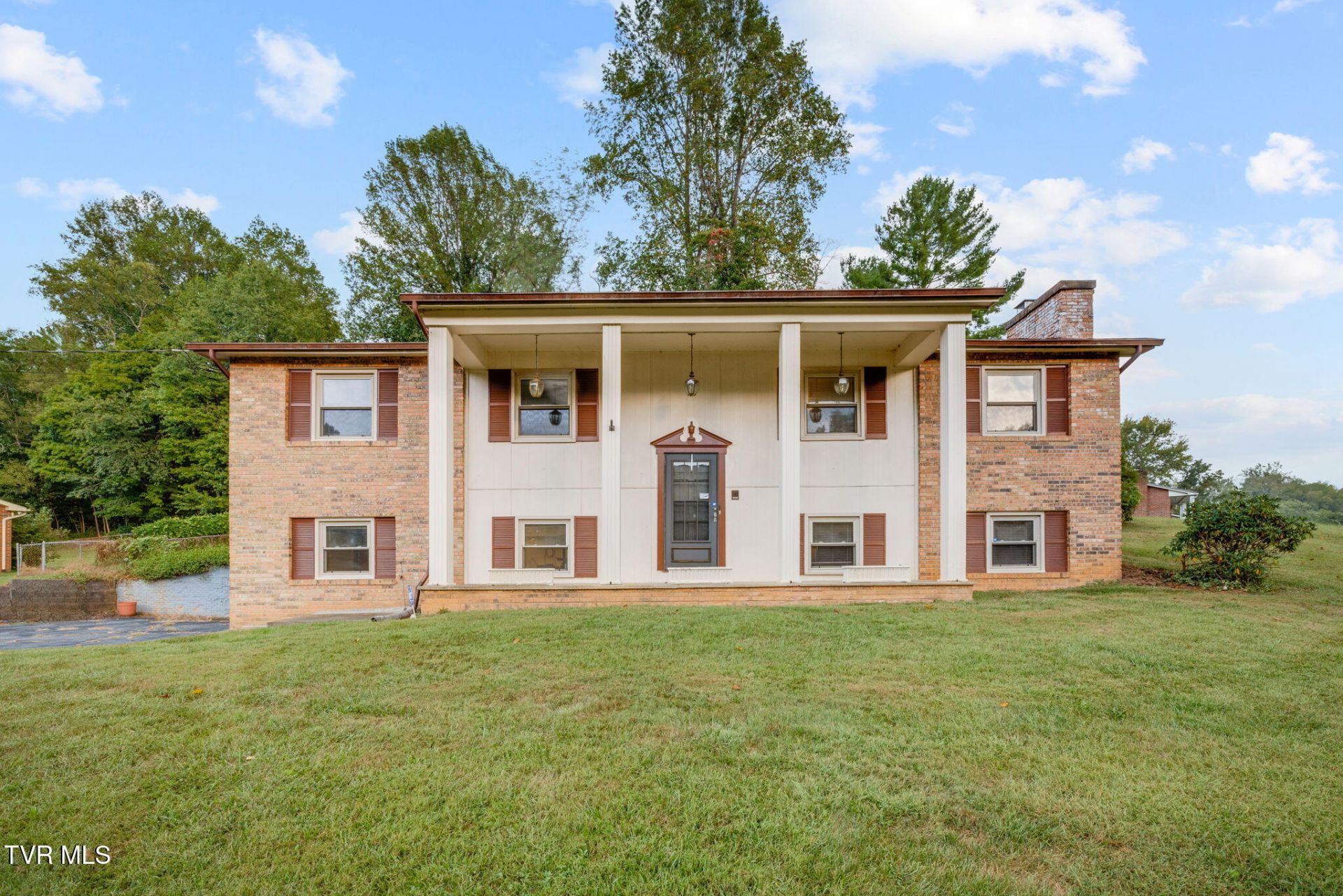 216 Lonewood Drive, Kingsport, TN 37663 Main Photo