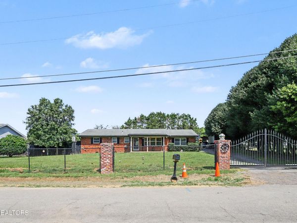 912 Royal Ave, Seymour, TN 37865