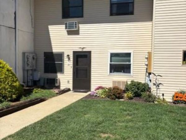 1334 W WYOMISSING BOULEVARD, Unit V, WEST LAWN, PA 19609