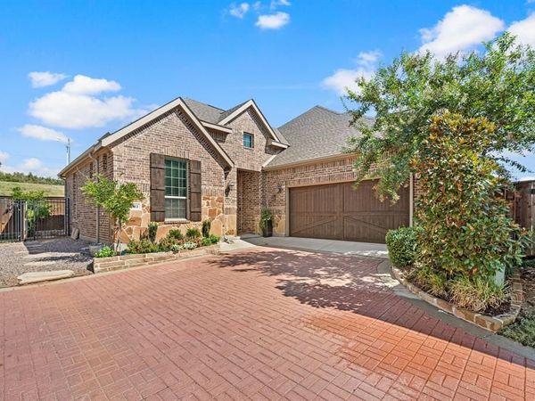 1833 Spotted Fawn Drive, Arlington, TX 76005