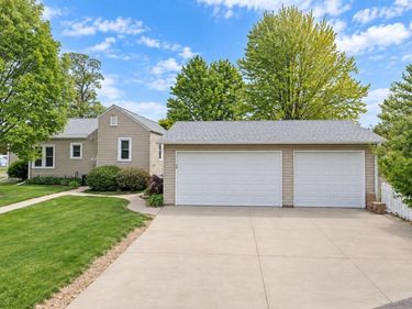 198 CARTER LAKE, CARTER LAKE, IA 51510
