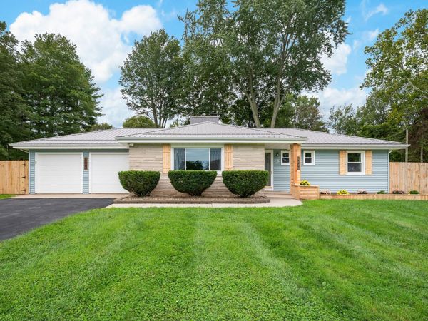 3206 Samson Drive, Buchanan, MI 49107