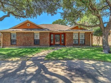 5235 Clover Haven Street, Dallas, TX 75227