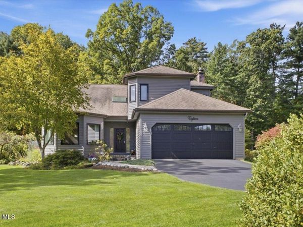 18 Pinion Pine Lane, Queensbury, NY 12804
