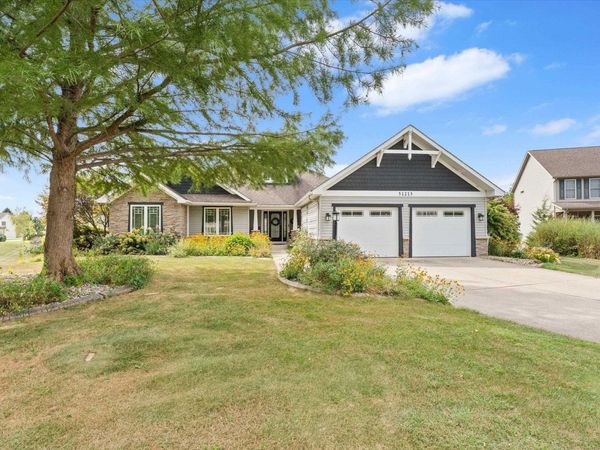 51215 Enchanted Oak Court, South Bend, IN 46628