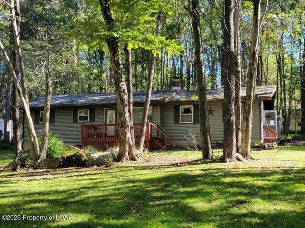 401 Packanack Drive, Gouldsboro, PA 18424