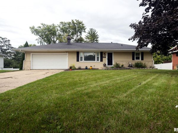 2837 W SUSAN Curve, Peoria, IL 61615