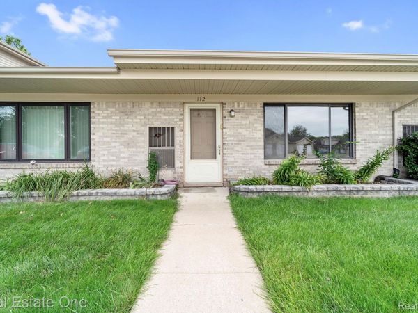 16076 Holz Drive, Unit 112, Southgate, Mi 48195