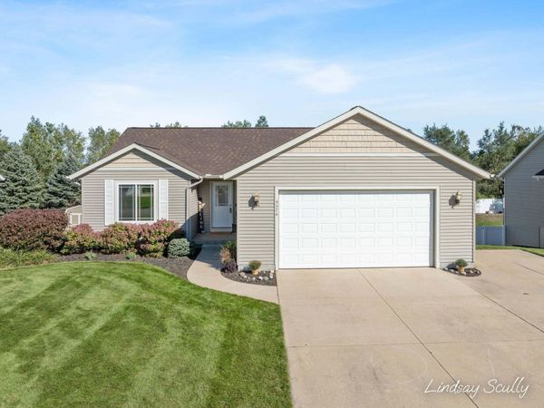 6474 Bradenwood Drive, Hudsonville, MI 49426