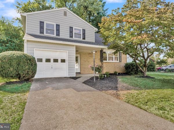 6054 EDWARD DRIVE , MECHANICSBURG, PA 17050