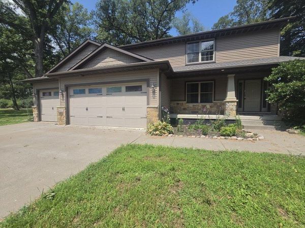 9932 123rd Street , Davenport, IA 52804