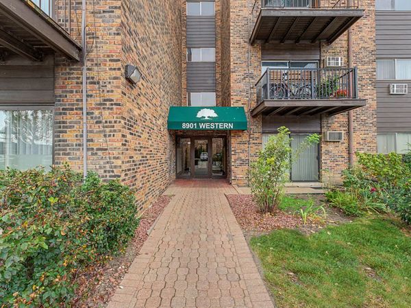 8901 N Western Avenue , Unit A104, Des Plaines, IL 60016