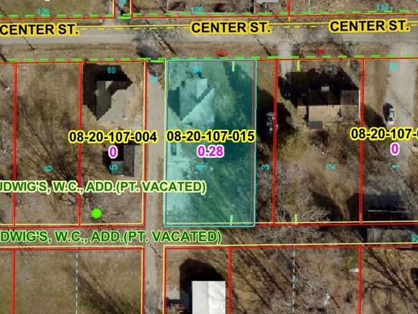1012 E Center Street, Benton, IL 62812