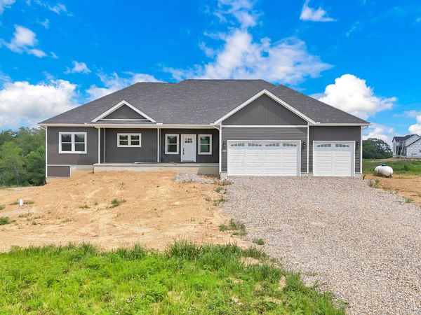 600 Trapp Lane , Hopewell, OH 43746
