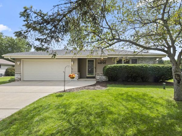 36707 Prairie DRIVE, Oconomowoc, WI 53066