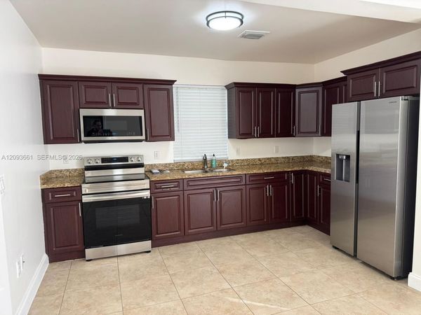 1129 SW 10th St, Miami, FL 33130