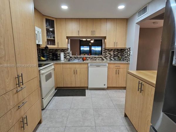 1000 Colony Point Cir , Unit 522, Pembroke Pines, FL 33026