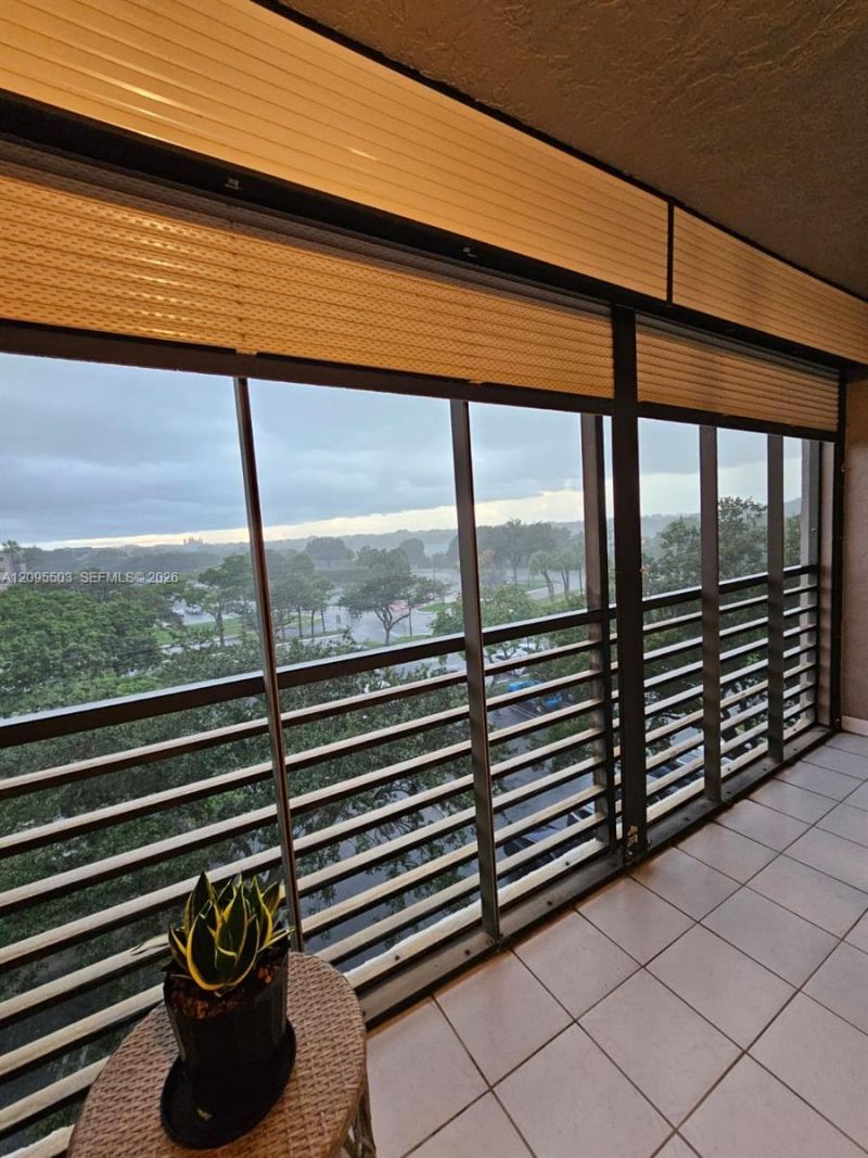 1000 Colony Point Cir, Unit 522, Pembroke Pines, FL 33026 Photo