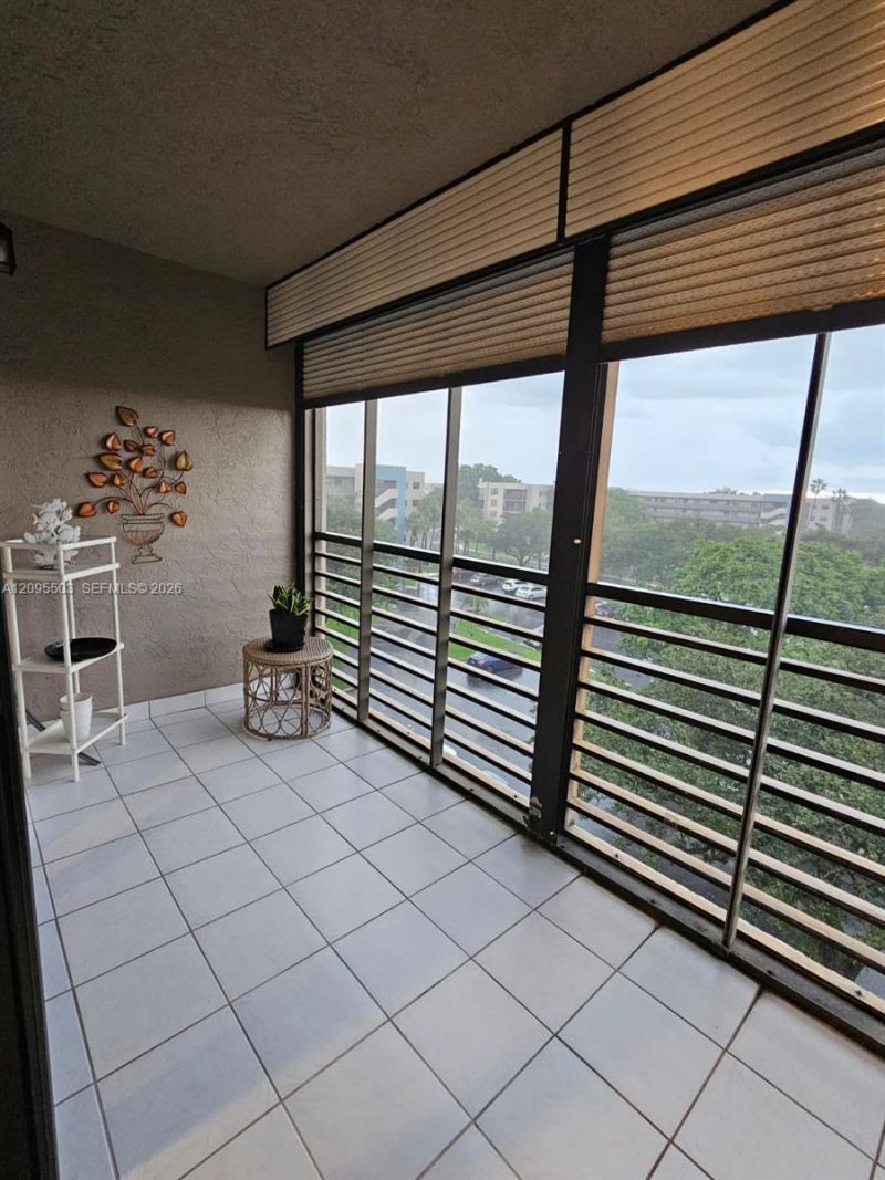 1000 Colony Point Cir, Unit 522, Pembroke Pines, FL 33026 Photo