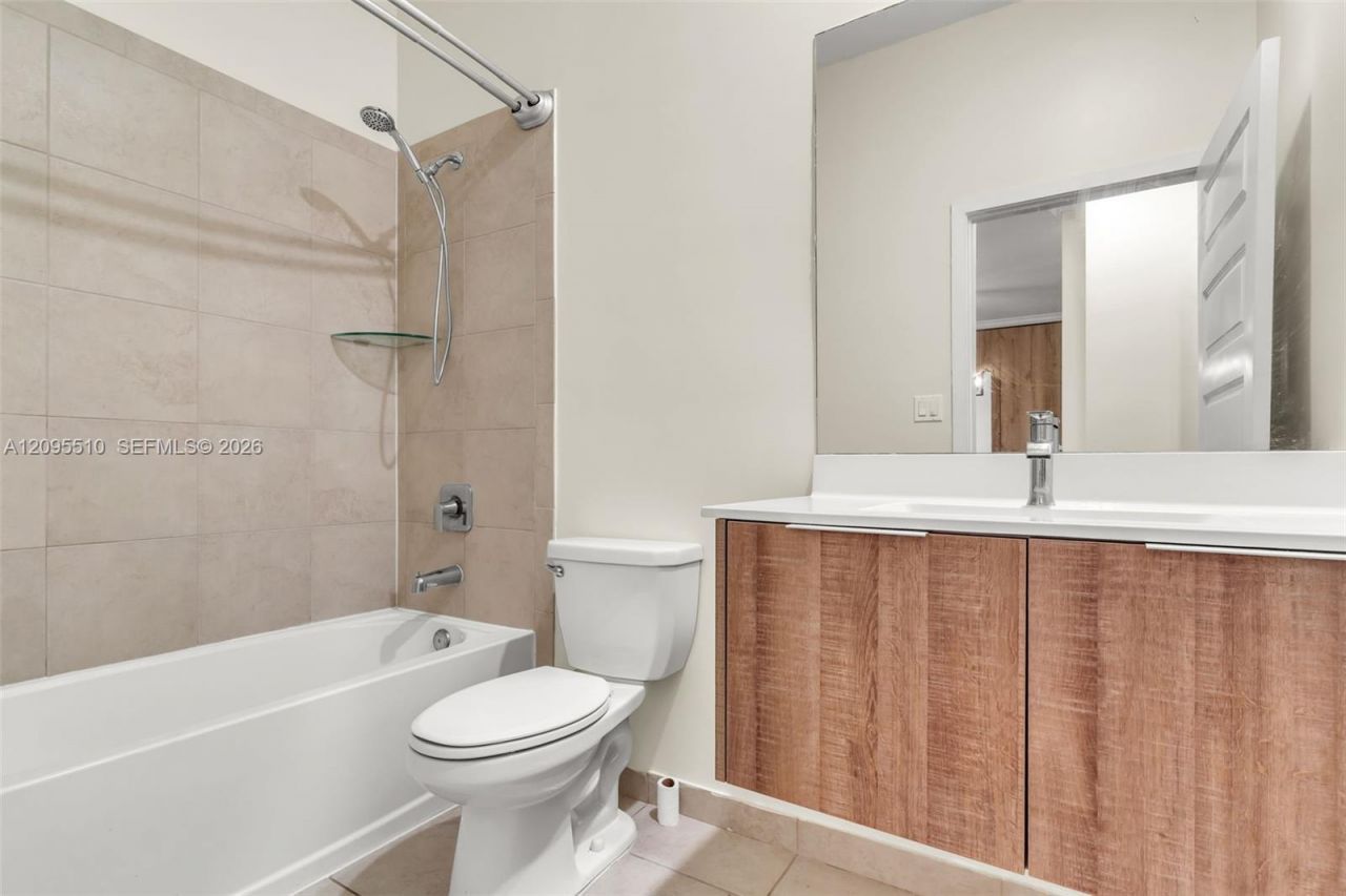 7815 NW 104th Ave , Unit 21, Doral, FL 33178 Photo