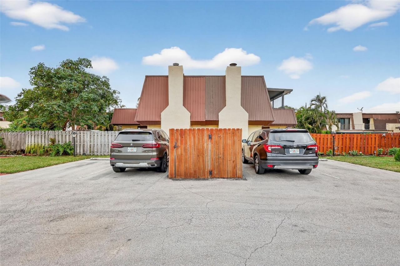 3516 Gardens East Dr, Unit A, Palm Beach Gardens, FL 33410 Photo