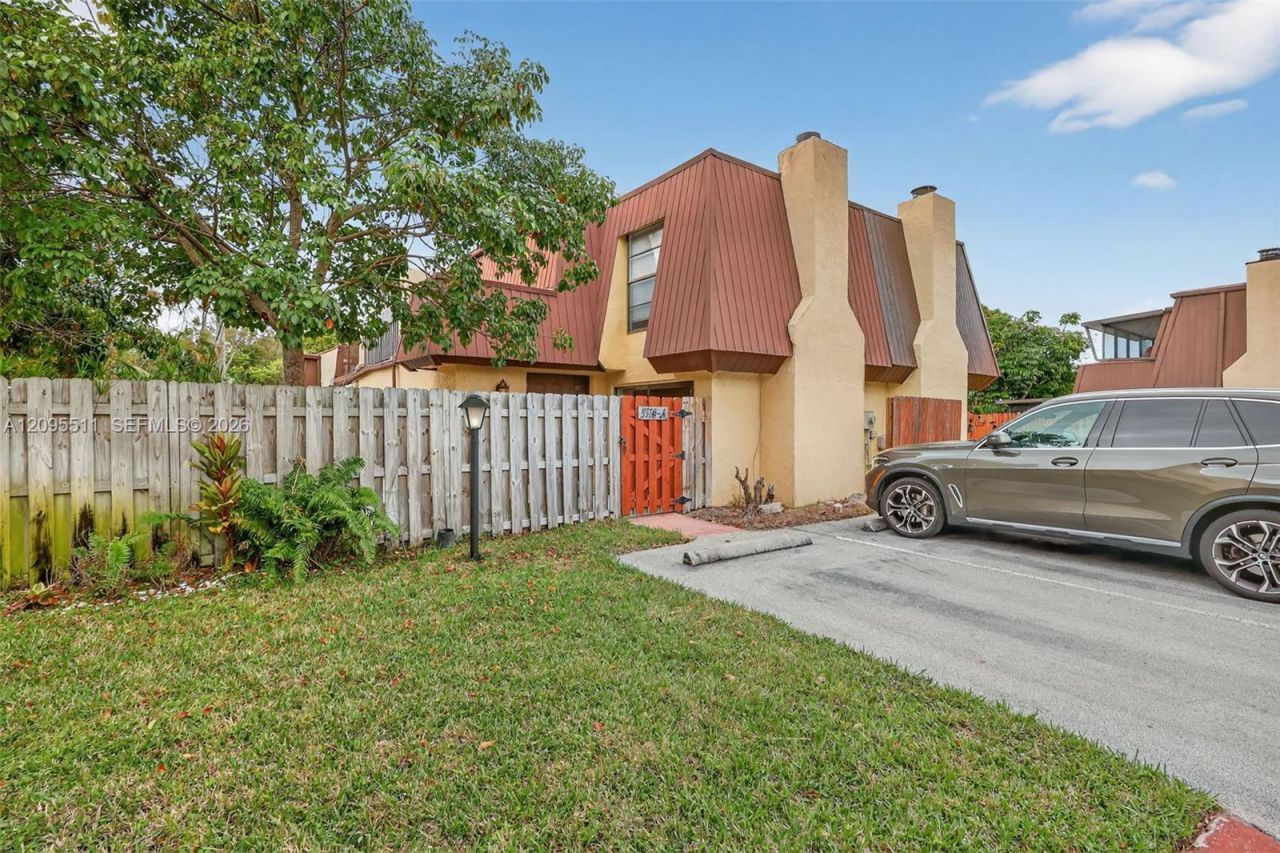 3516 Gardens East Dr, Unit A, Palm Beach Gardens, FL 33410 Photo