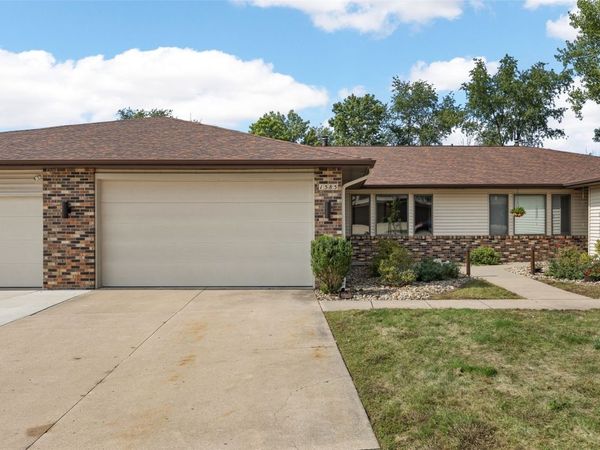 1585 Matterhorn Drive NE, Unit B, Cedar Rapids, IA 52402